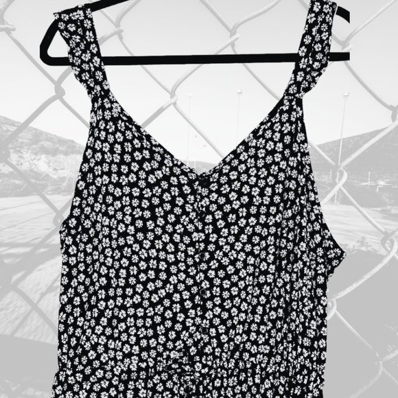 Ruffle strap Daisy print Maxi Sundress Black and White Floral‎ Maxi Plus size - Picture 4 of 8